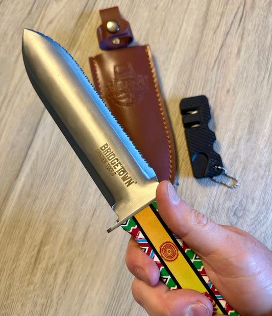 southwest gardening knife with pocket sharpener