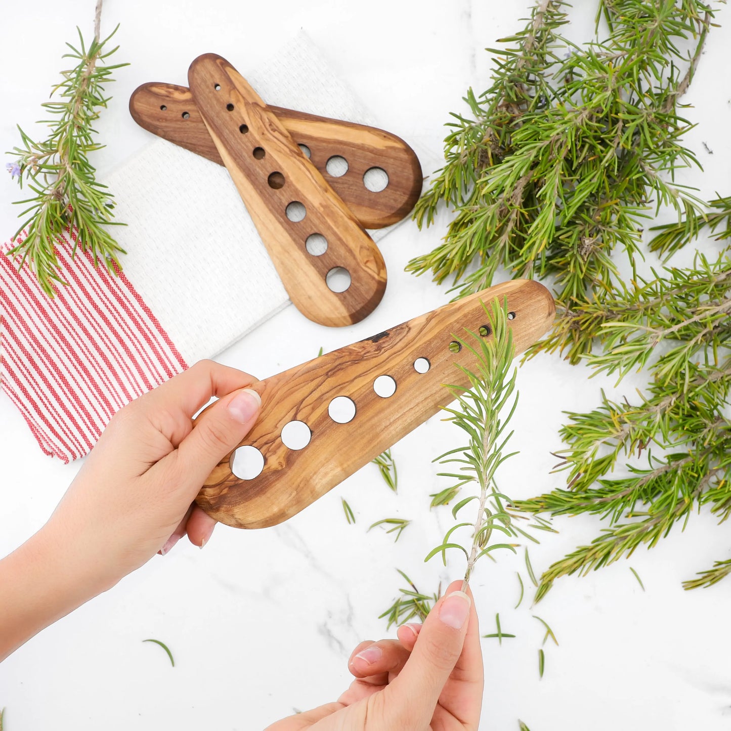 Herb Stripper | Handmade Olive Wood | Sustainable Tool Horihori.com
