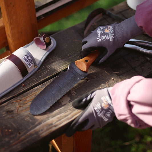 A Beginner's Guide to the Hori Hori Garden Knife: Your Essential Gardening Tool